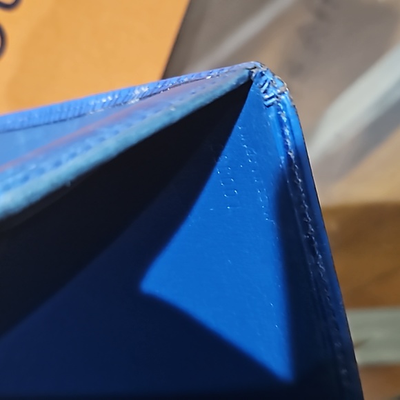 HP! Louis Vuitton Blue Epi Leather Bifold Wallet EUC - Picture 8 of 10